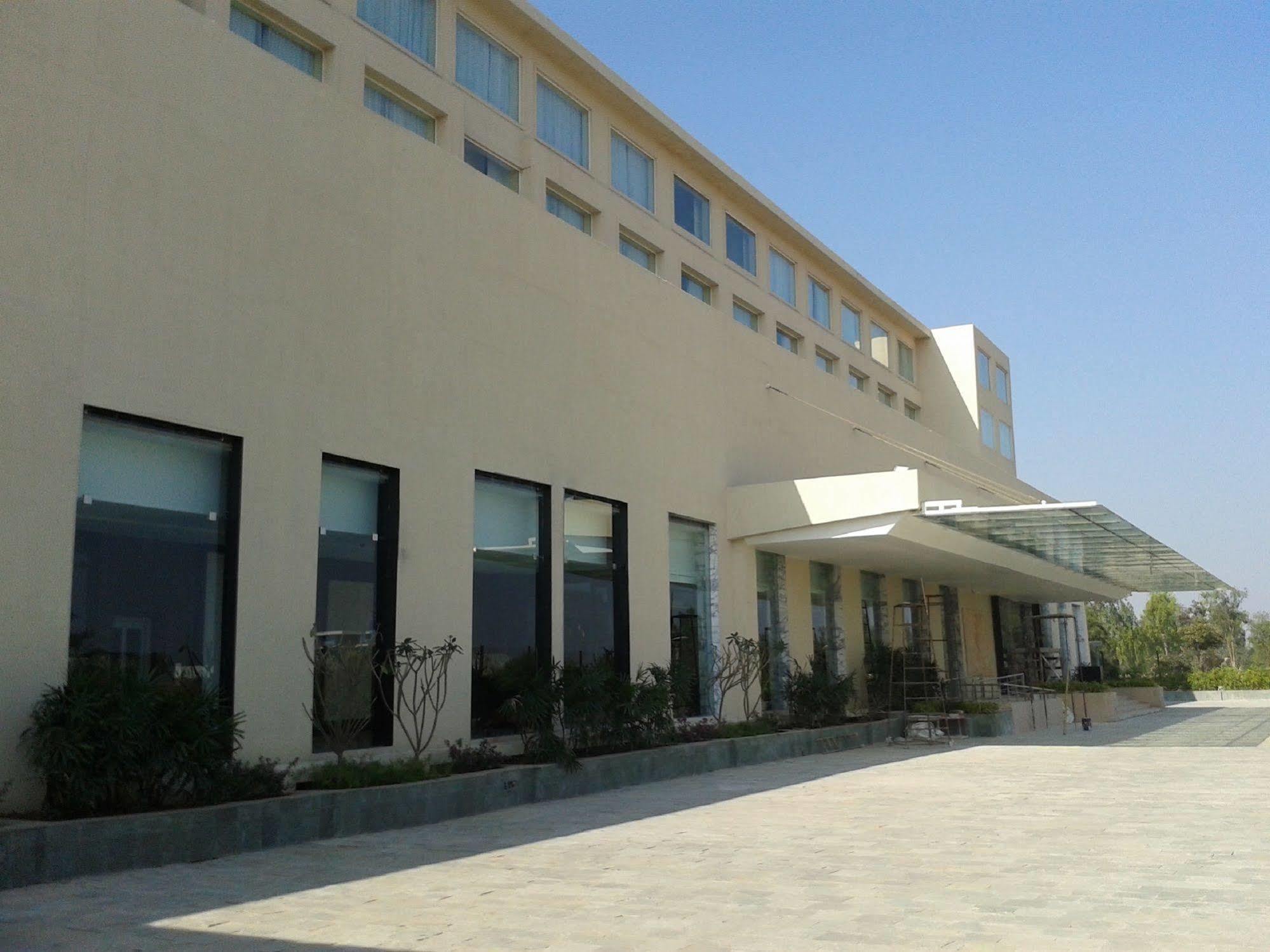 Courtyard By Marriott Bilaspur מראה חיצוני תמונה